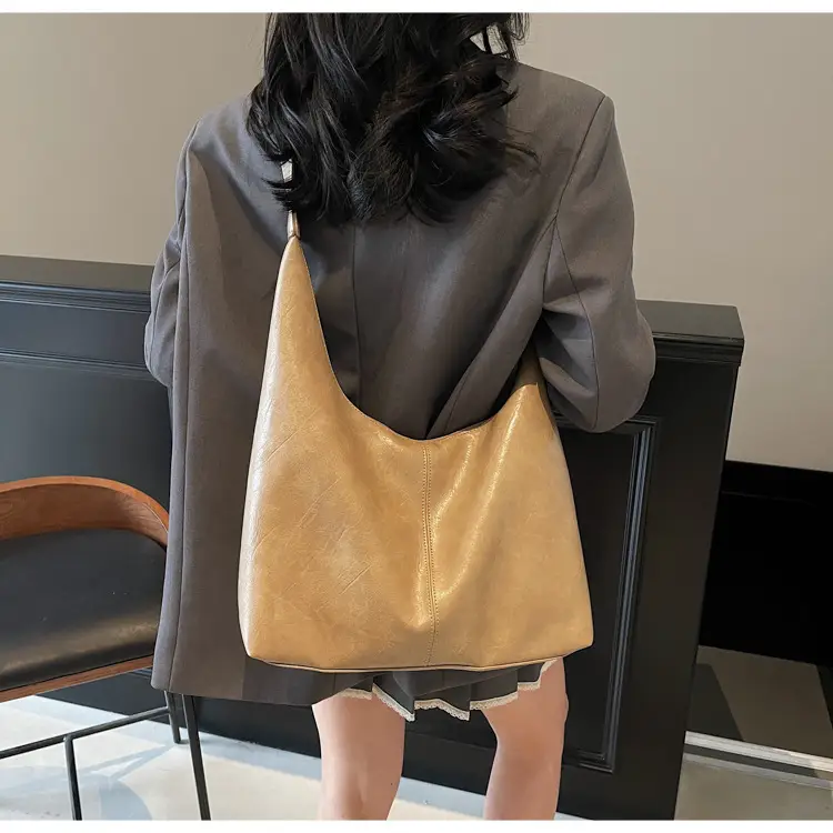 Vintage Leather Shoulder Bag Brown 2025 — feature 10