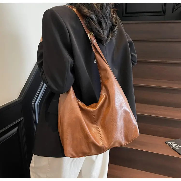 Vintage Leather Shoulder Bag Brown 2025 — feature 12