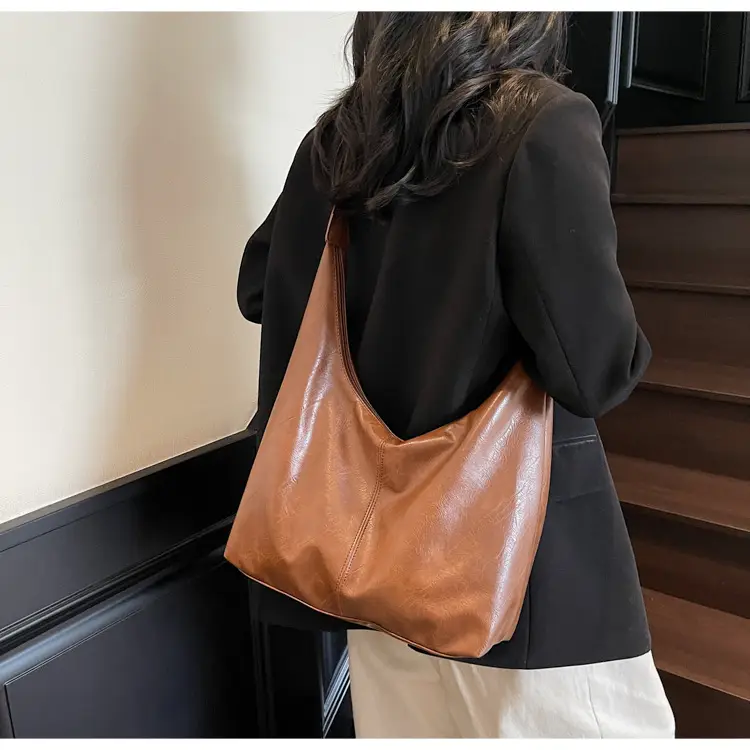Vintage Leather Shoulder Bag Brown 2025 — feature 14