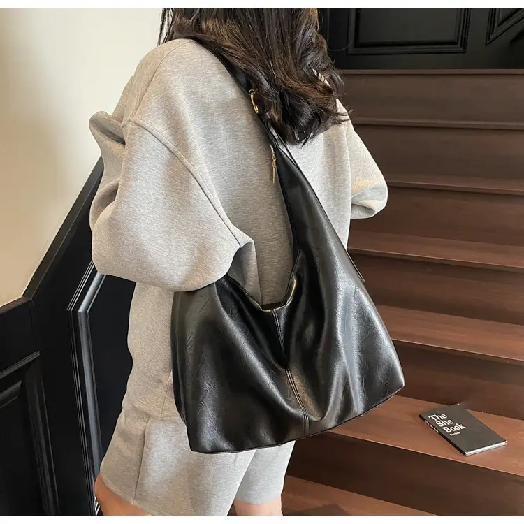 Vintage Leather Shoulder Bag Brown 2025 — feature 16