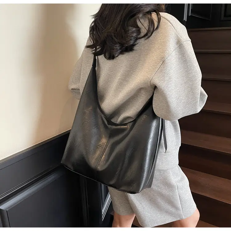 Vintage Leather Shoulder Bag Brown 2025 — feature 18
