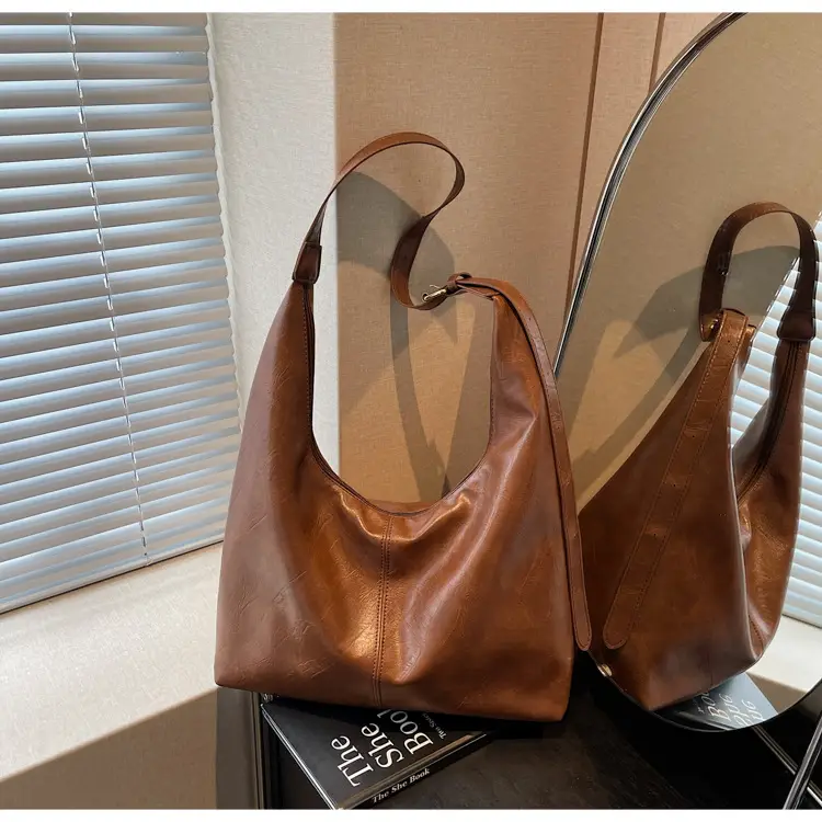 Vintage Leather Shoulder Bag Brown 2025 — feature 19