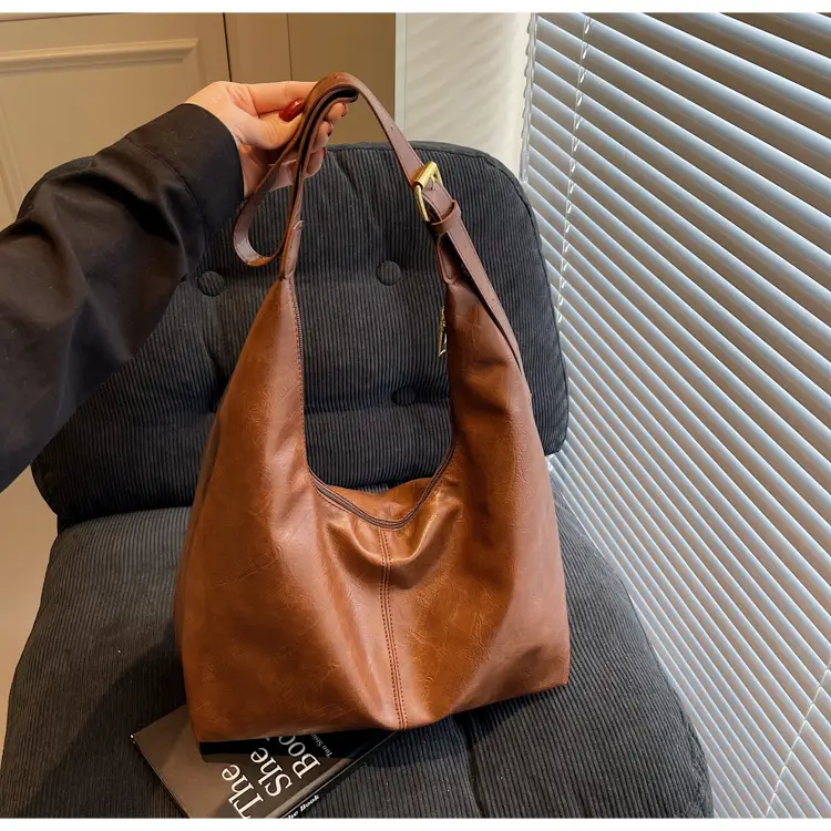 Vintage Leather Shoulder Bag Brown 2025 — feature 21