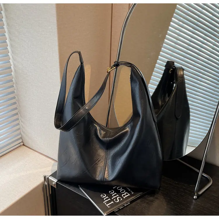 Vintage Leather Shoulder Bag Brown 2025 — feature 22