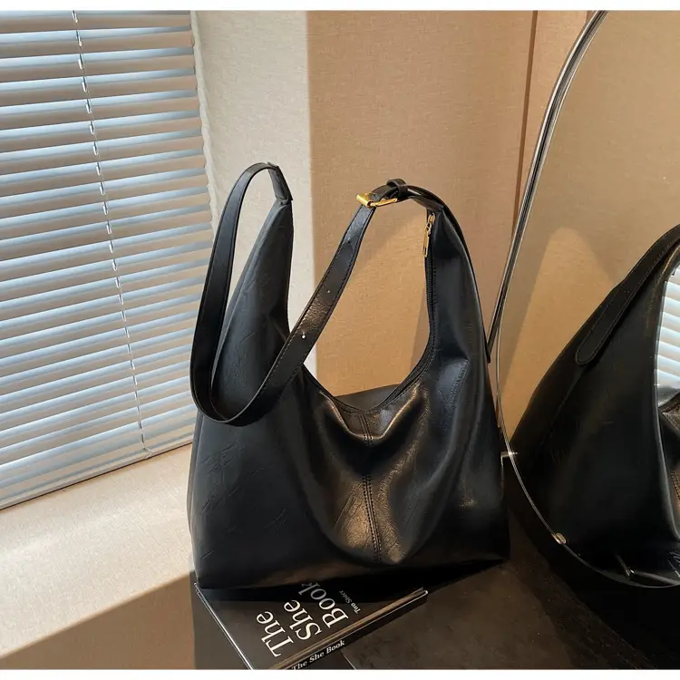 Vintage Leather Shoulder Bag Brown 2025 — feature 23