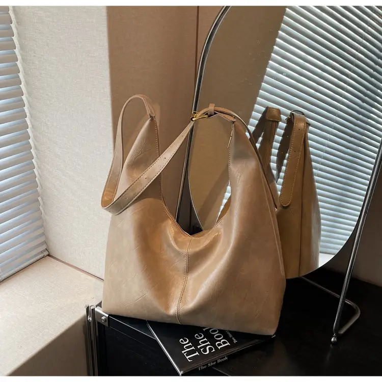 Vintage Leather Shoulder Bag Brown 2025 — feature 25