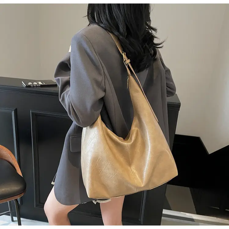Vintage Leather Shoulder Bag Brown 2025 — feature 8