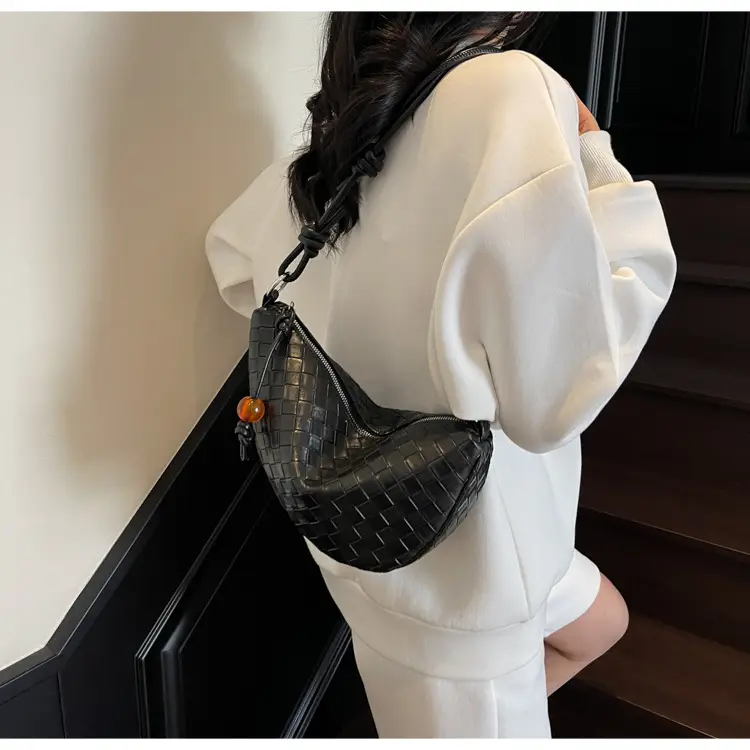 Women's Woven Horns Shoulder Bag Beige Casual Commuter — feature 20