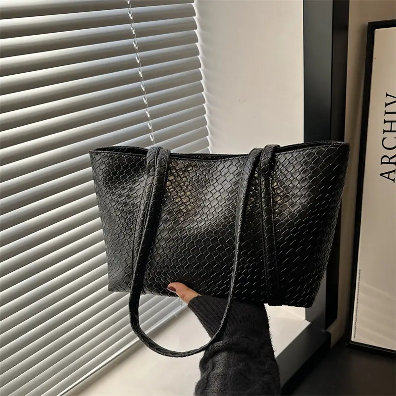 European Woven Large Cap Bag for Women 2025 - Image 5