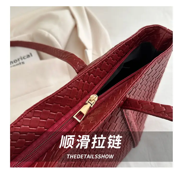 European Woven Large Cap Bag for Women 2025 — feature 4