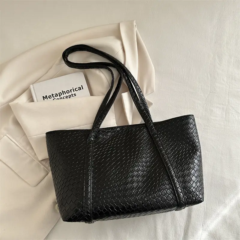 European Woven Large Cap Bag for Women 2025 - Image 3