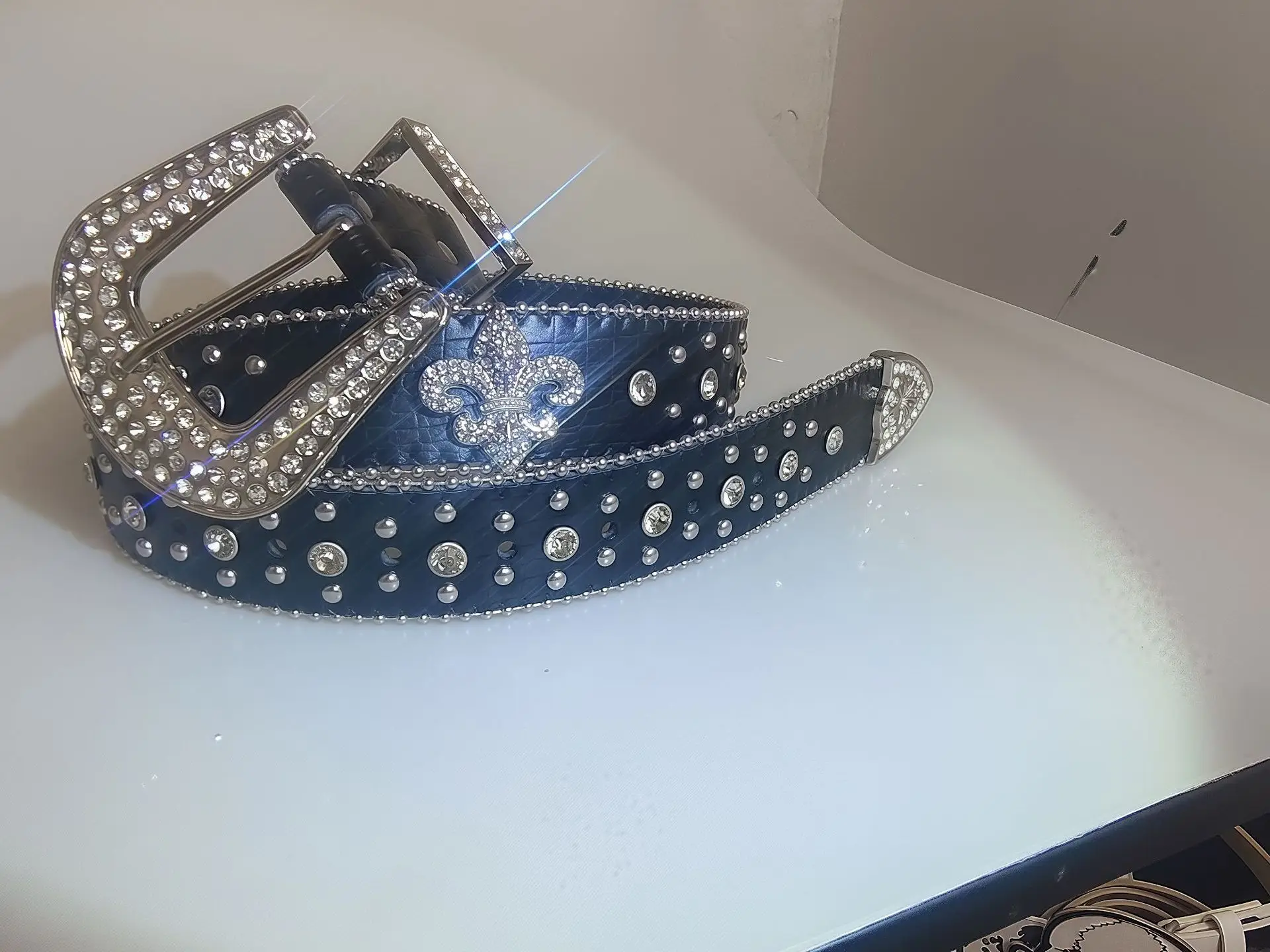 Diamond Encrusted Black Belt Cross Mirror Hot Style — feature 2