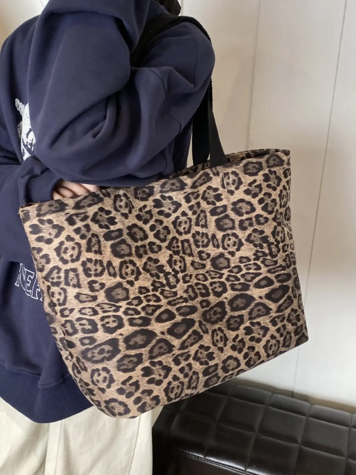 Leopard Print Women's Large Capacity Tote Bag - Image 5