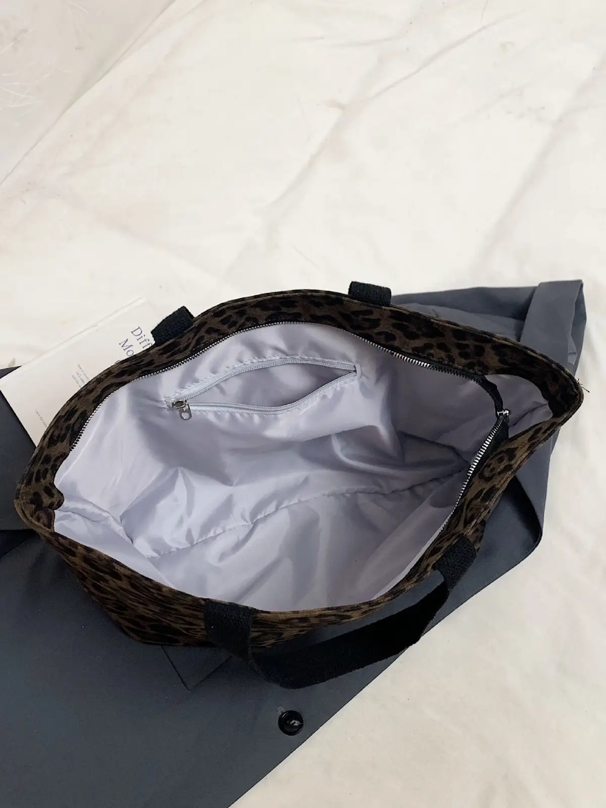 Leopard Print Women's Large Capacity Tote Bag - Image 7
