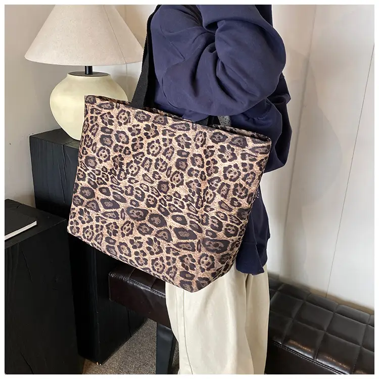 Leopard Print Women's Large Capacity Tote Bag — feature 11