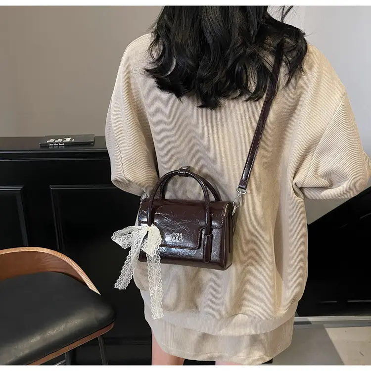 Women Retro Satchel Shoulder Bag Pink Leather 2025 — feature 11