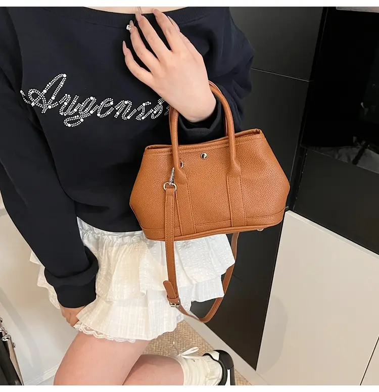 White Leather Hand-Carrying Bucket Bag for Women — feature 21