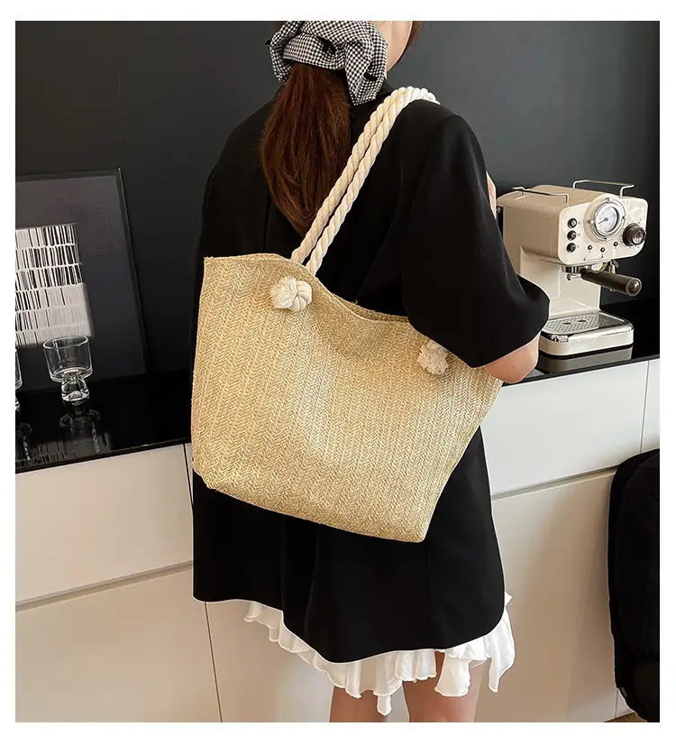 Straw Woven Shoulder Bag Large Capacity Women — feature 1