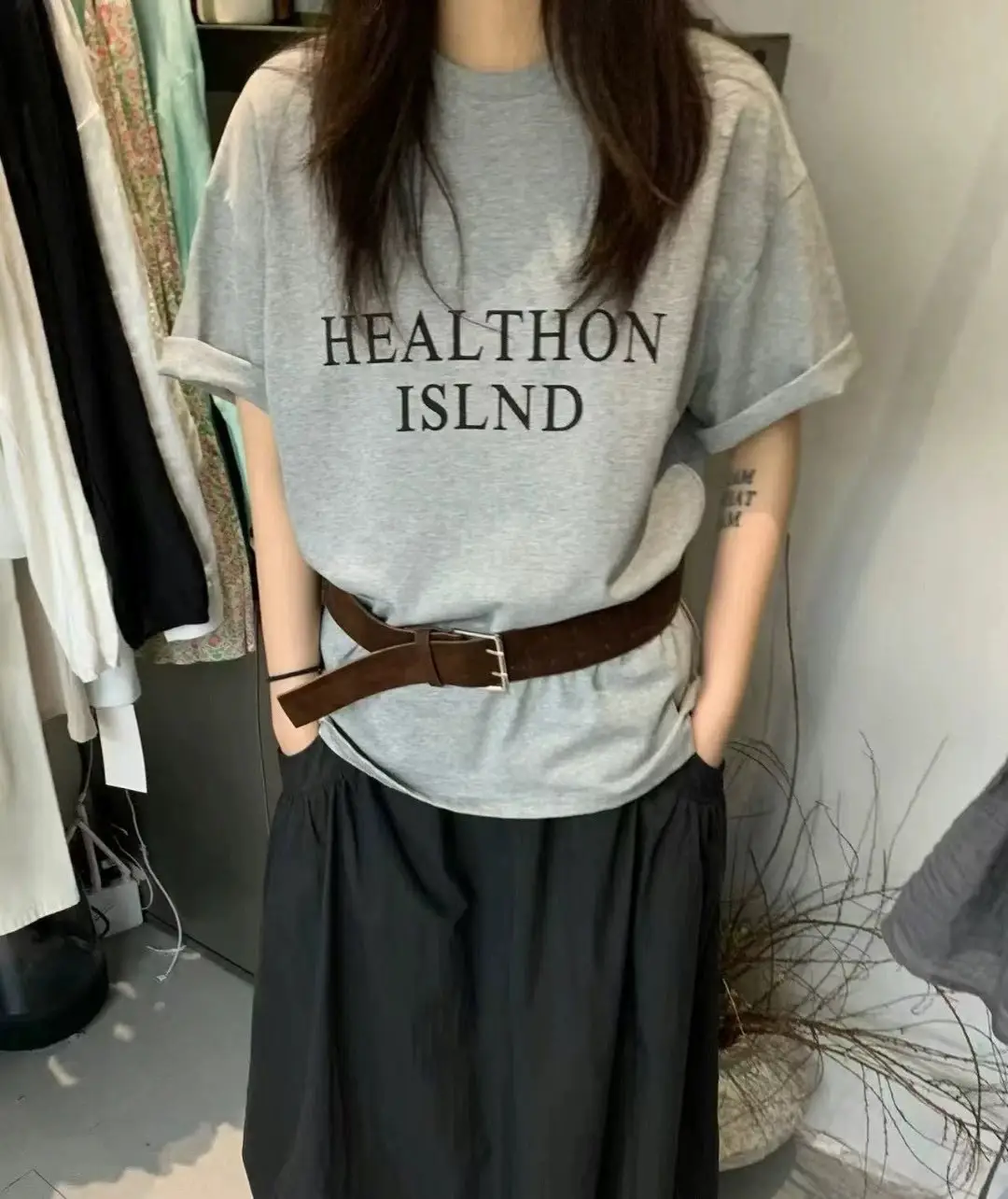 2025 Women Korean Letter Printed T-Shirt Set with Belt — feature 1