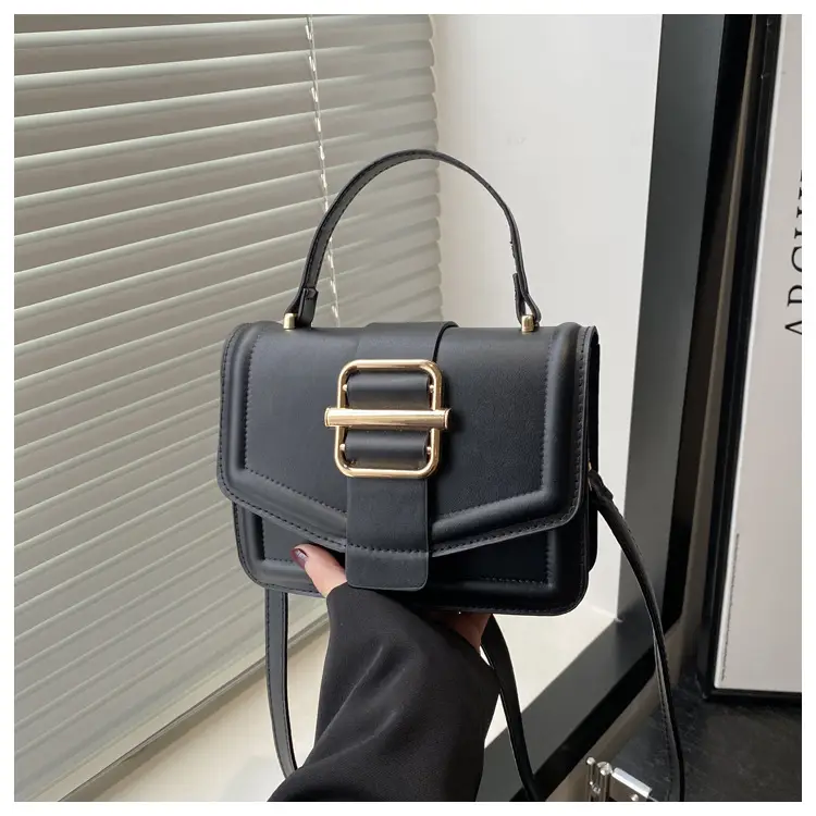 Red Magnetic Buckle Shoulder Bag for Women 2025 — feature 11