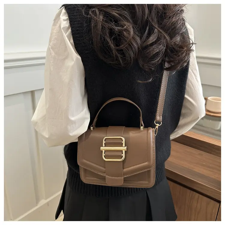 Red Magnetic Buckle Shoulder Bag for Women 2025 — feature 28
