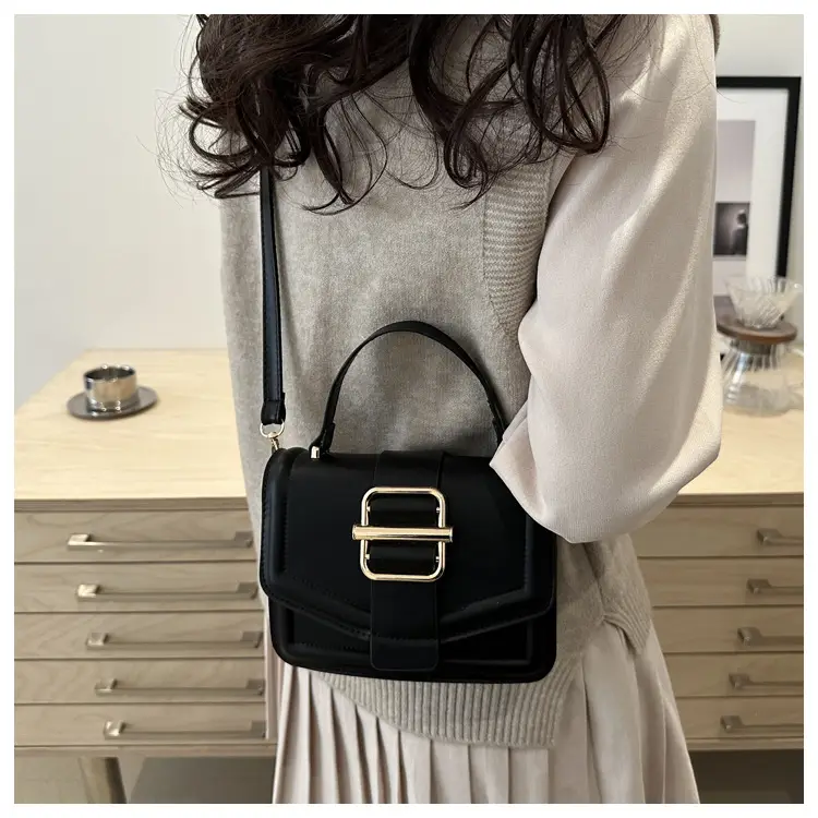 Red Magnetic Buckle Shoulder Bag for Women 2025 — feature 31