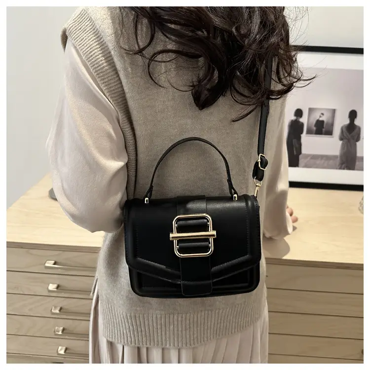 Red Magnetic Buckle Shoulder Bag for Women 2025 — feature 32