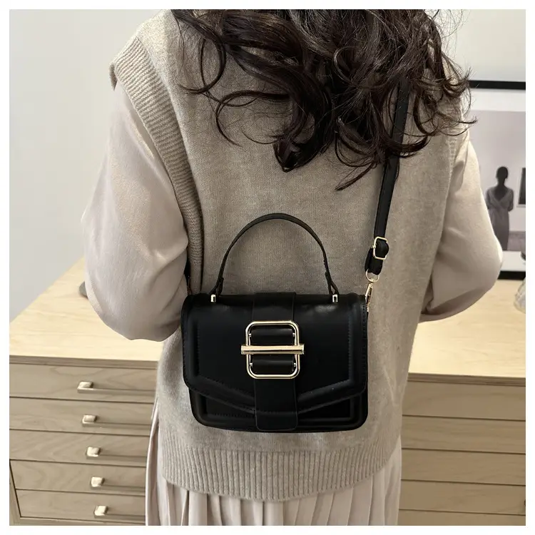 Red Magnetic Buckle Shoulder Bag for Women 2025 — feature 33