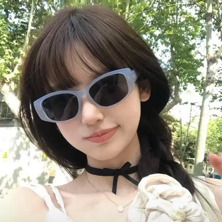 Korean Version Dopamine Blue Square Sunglasses for Women — feature 2