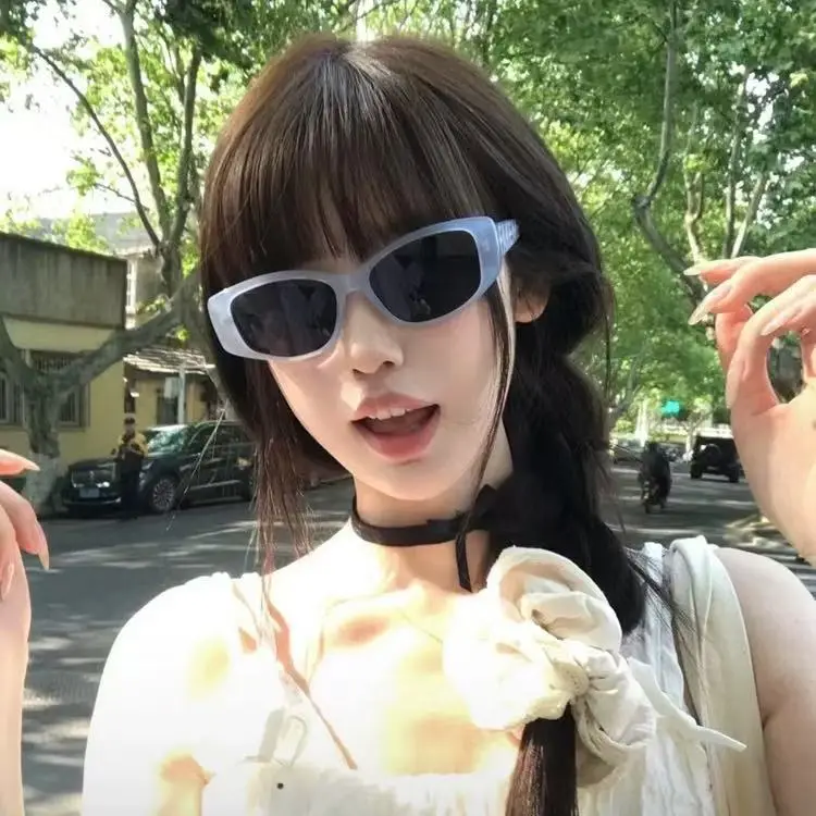 Korean Version Dopamine Blue Square Sunglasses for Women — feature 3