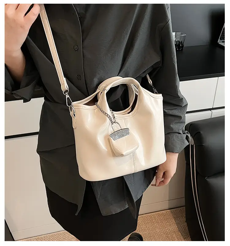 Black Crossbody Tote Bag with Chain for Women — feature 1