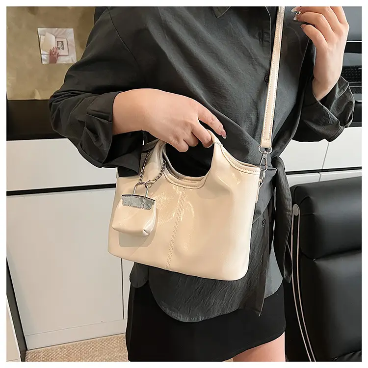 Black Crossbody Tote Bag with Chain for Women — feature 10