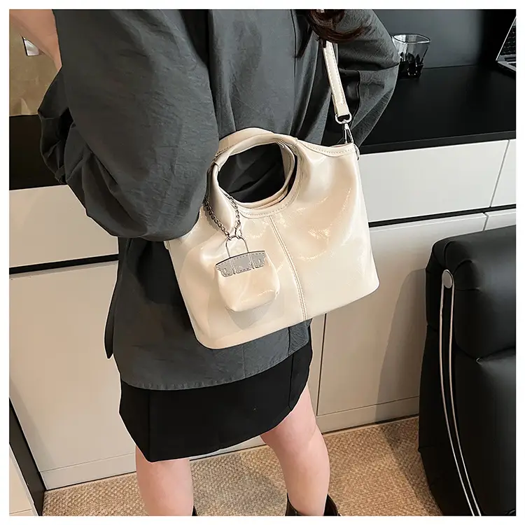 Black Crossbody Tote Bag with Chain for Women — feature 11