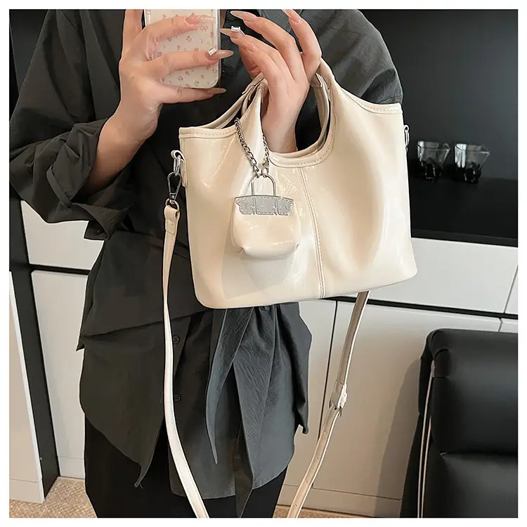 Black Crossbody Tote Bag with Chain for Women — feature 12