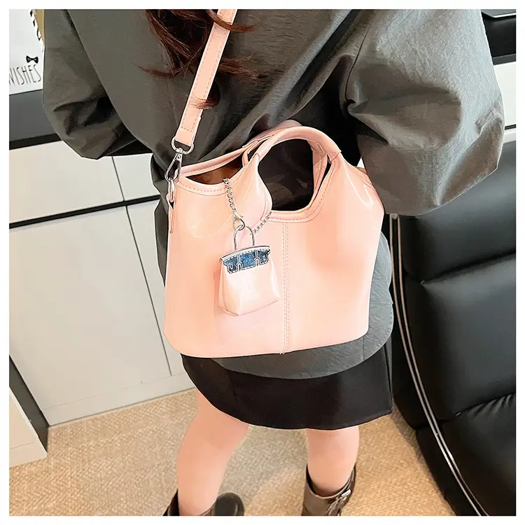 Black Crossbody Tote Bag with Chain for Women — feature 13