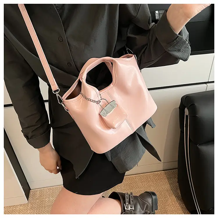 Black Crossbody Tote Bag with Chain for Women — feature 14