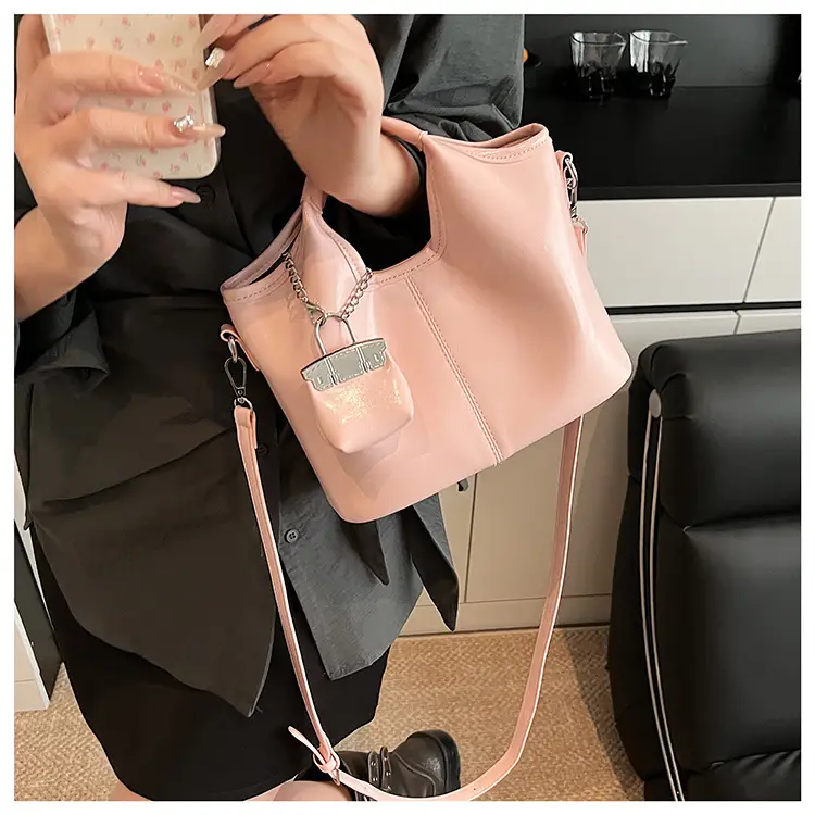 Black Crossbody Tote Bag with Chain for Women — feature 16
