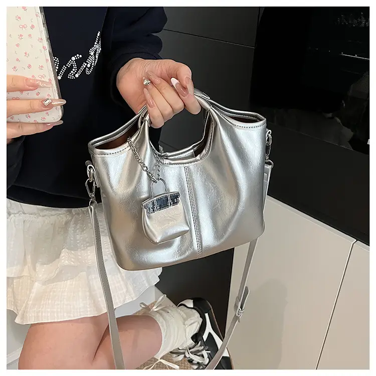Black Crossbody Tote Bag with Chain for Women — feature 17