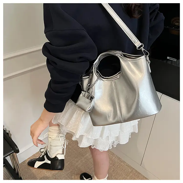 Black Crossbody Tote Bag with Chain for Women — feature 18