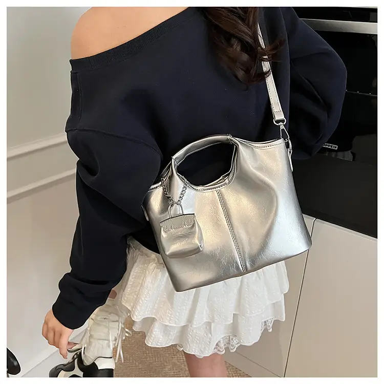 Black Crossbody Tote Bag with Chain for Women — feature 20