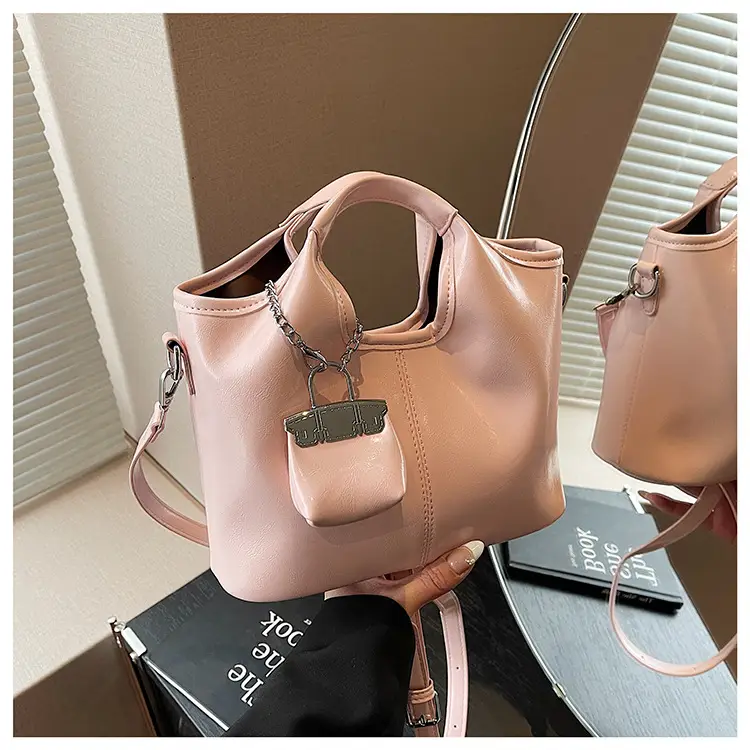 Black Crossbody Tote Bag with Chain for Women — feature 29