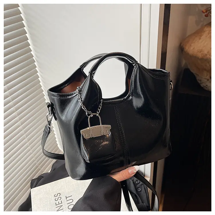 Black Crossbody Tote Bag with Chain for Women — feature 31