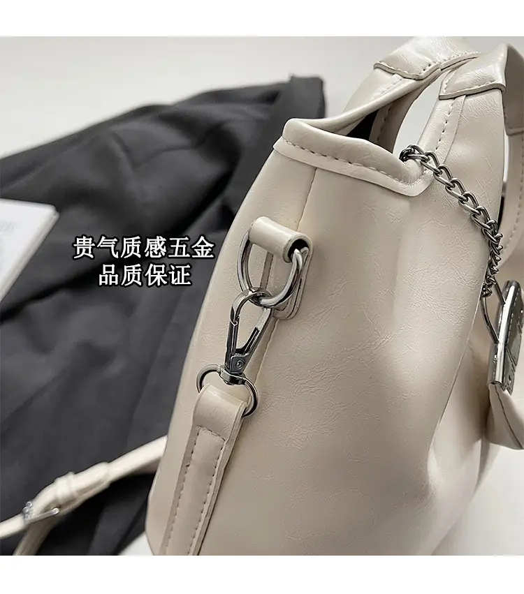 Black Crossbody Tote Bag with Chain for Women — feature 4