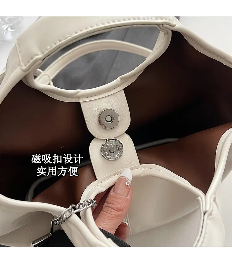 Black Crossbody Tote Bag with Chain for Women — feature 5