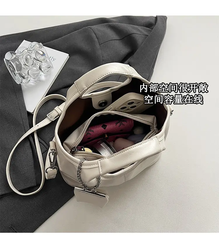 Black Crossbody Tote Bag with Chain for Women — feature 7