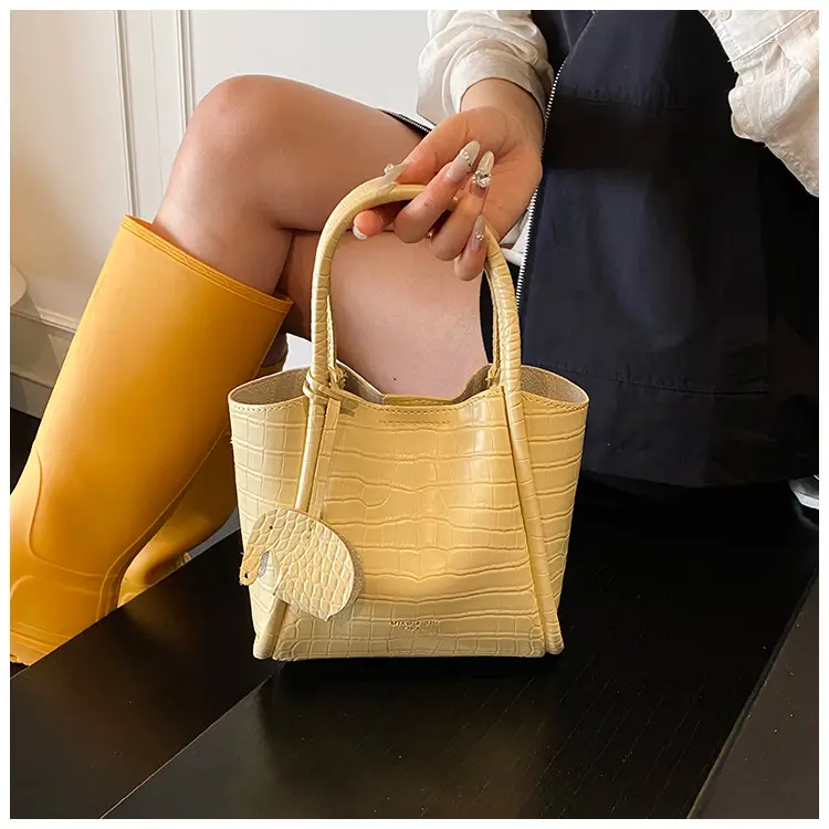 Vintage Croc Texture Women's Shoulder Bag Yellow 2025 — feature 19