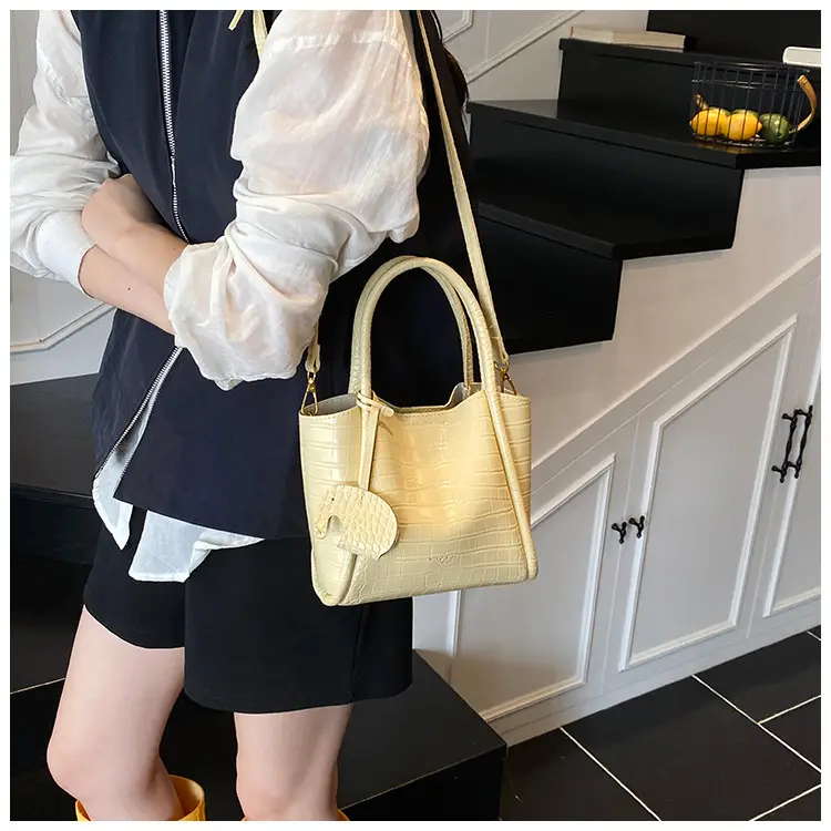 Vintage Croc Texture Women's Shoulder Bag Yellow 2025 — feature 23
