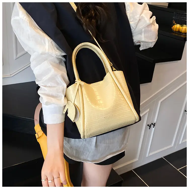 Vintage Croc Texture Women's Shoulder Bag Yellow 2025 — feature 24