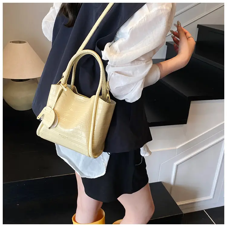Vintage Croc Texture Women's Shoulder Bag Yellow 2025 — feature 25