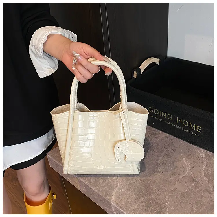 Vintage Croc Texture Women's Shoulder Bag Yellow 2025 — feature 27